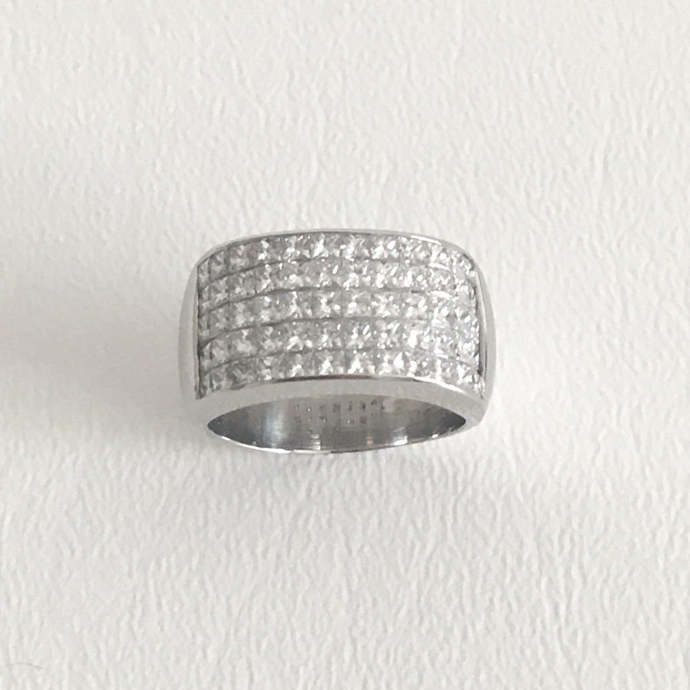 LADIES PLATINUM DIAMOND RING